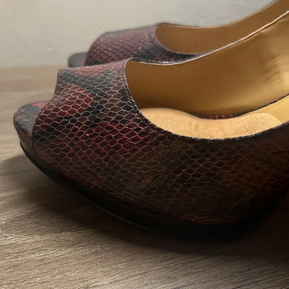 NINE WEST - Picture 5 of 8